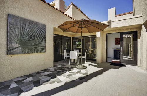Rancho Mirage Condo | The Crown Jewel | Stunning Views, Dual Ensuites & Patio Bliss – a Greenday property!