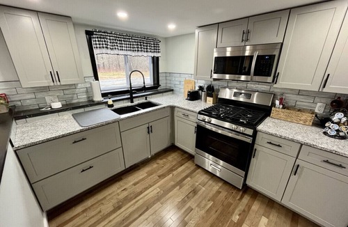 Stephentown House | The entire Stephentown Hotel! 28 person occupancy