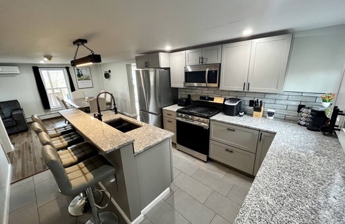 Stephentown House | The entire Stephentown Hotel! 28 person occupancy