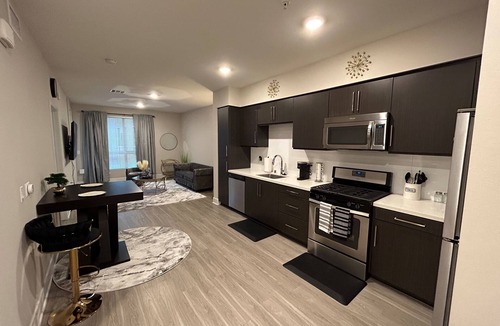 Little Tokyo Apartment | The Forever Vacation Apartment - Heart of Downtown LA