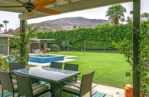 Magnesia Falls Cove House | The Happy Hour Hideaway