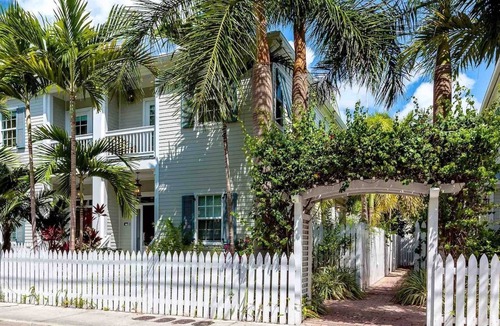 Old Town House | *THE IBIS & THE CRANE @ OLD TOWN* Compound Near Duval + LAST KEY SERVICES.
