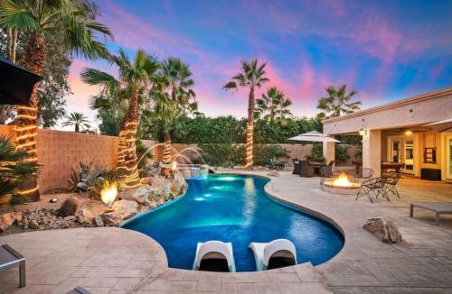 Las Brisas North House | The Luxe House With Resort Style Pool