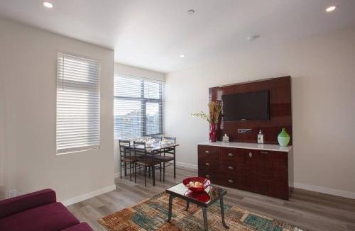 Bankers Hill Hotel | The Most Beautiful Bay View from 1 Bedroom Apt