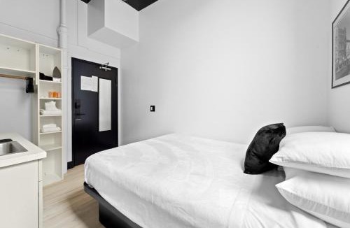 Bankers Hill Apartment | The Neon Elm Hotel