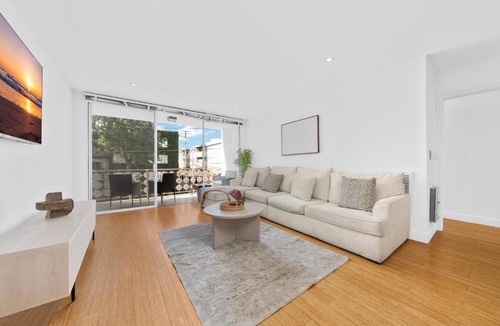 Wilshire Montana Apartment | The Orchid-Beachfront Bliss Spacious 2BR Apt In Santa Monica