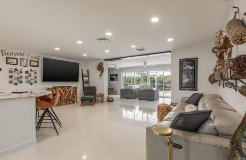River Isles House | The Pearl - Pool w Screen on Canal - Boat Rental