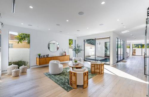Venice House | The Penmar Retreat - Luxurious resort-style oasis