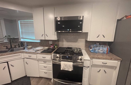 Taylor House | The Thorndale Cottage - Modern 3BR Retreat on ¾ Acre <10 Min to Samsung. WIFI