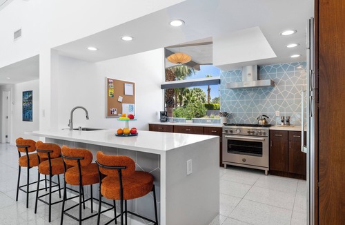 Vista Las Palmas House | The Topaz Gem: A Mid-Century Modern Palm Springs Retreat with Private Pool & Spa