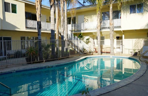 Valley Glen Apartment | The Ultimate Spacious Home Base for Los Angeles