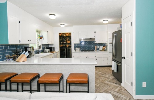 Southern Pines House | The Velvet Pine Designer Retreat Walk to Downtown Sleeps 8 Near Pinehurst Golf