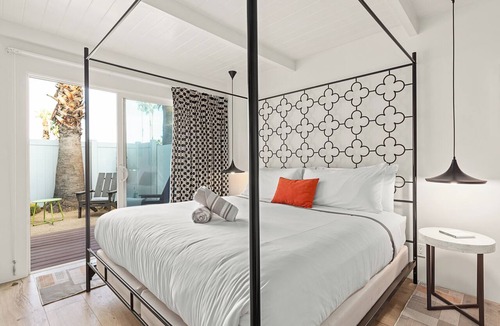 Uptown Design District Hotel | The Weekend by AvantStay