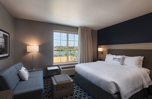 San Diego Hotel | TownePlace Suites by Marriott San Diego Airport/Liberty Station