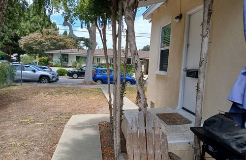 Clarkdale House | Tranquil 1-bedroom house in Culver City. Close to Beaches/UCLA/entertainments.