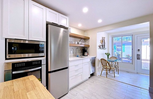 Bradenton Beach Condo | Tropical Crtyd Steps to Beach & Bridge St