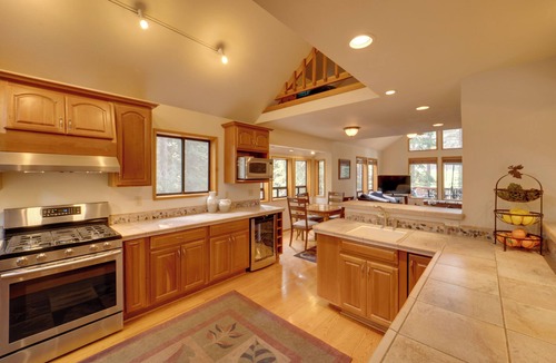 Truckee House | Truckee Home w/Private Hot Tub on a Golf Course