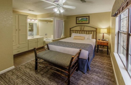 South Lee Hotel | Two Spacious Villas | Indoor Pools, Game Nights & Nature Trails – All-in Escape