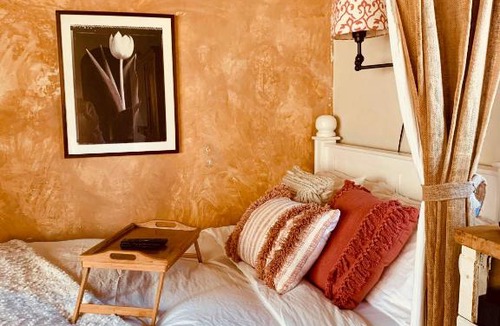 Mar Vista House | Under the Tuscan Sun Cottage in West Los Angeles