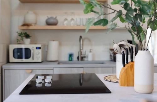Ocean Beach House | Unique & Cozy Gem: Mins to Beach ~ Patio