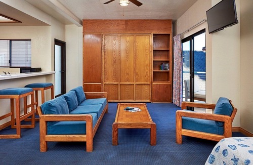 Avalon Hotel | Unwind and Relax in Charming Room Near Descanso Beach – 9 Min Walk to Shore