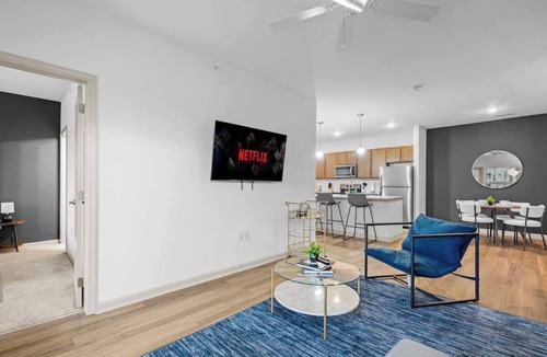 Charlotte Apartment | Upscale King 4BR Suite Mins to Uptown Charlotte!