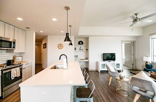 Third Ward Apartment | Uptown Fully Furnished 2BR Apartment by RedAwning