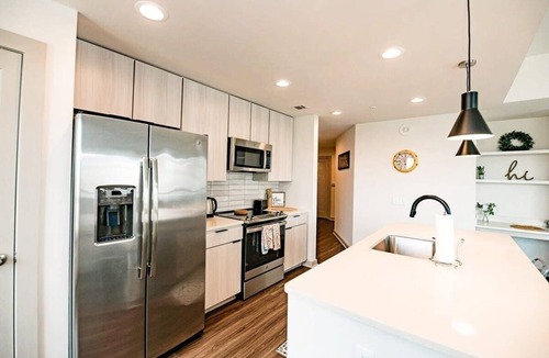 Third Ward Apartment | Uptown Fully Furnished 2BR Apartment by RedAwning