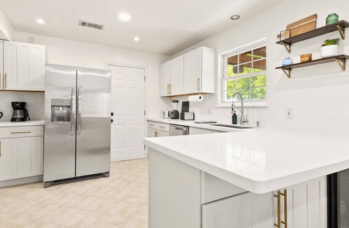 Gracywoods House | Uptown Retro | Pool - Hot Tub - Games & Fire Pit