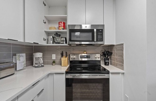 Charlotte Center City Apartment | Urban Oasis | Balcony, Free Parking, Views, Gym