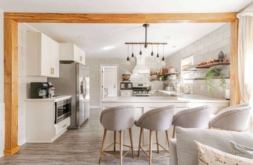 Charlotte House | Venetian: Sauna, Hot Tub, and POOL NOW OPEN!