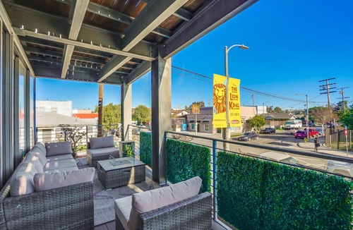 Venice Villa | Venice CA `The Steel Rose` Modern Flat Townhouse