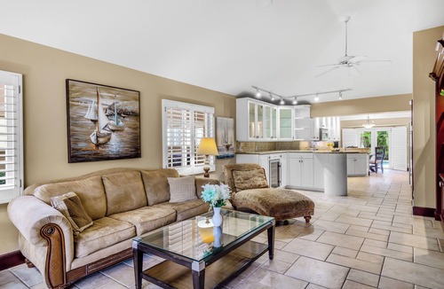 Birch Park Finger Streets House | Ventur Vintage Beach House with Luxury Pool