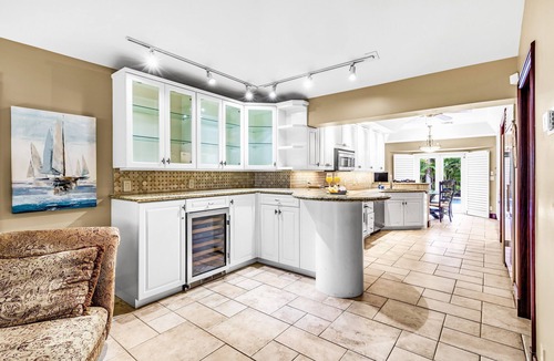 Birch Park Finger Streets House | Ventur Vintage Beach House with Luxury Pool