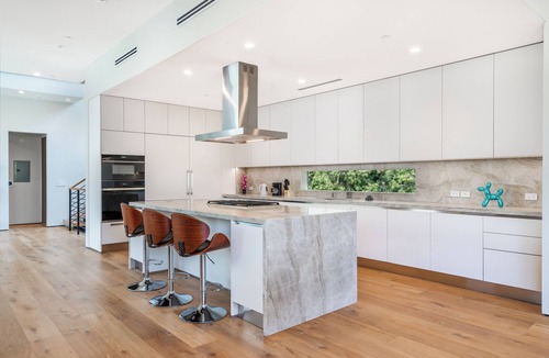 Beverly Grove Villa | Villa Stella by LuxJB I 14 Guests 8 beds Best Location Heated Pool Gym