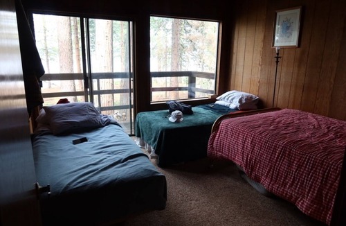 Lake Almanor West Cabin | Vintage 4-bedroom cabin in Lake Almanor West with WiFi.