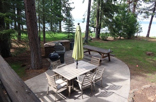 Lake Almanor West Cabin | Vintage 4-bedroom cabin in Lake Almanor West with WiFi.