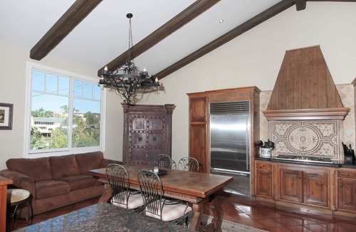 Village of La Jolla House | Vintage Castle in The Sky ~ Panoramic Ocean View ~ Walk To Beach ~ Pool And Spa!
