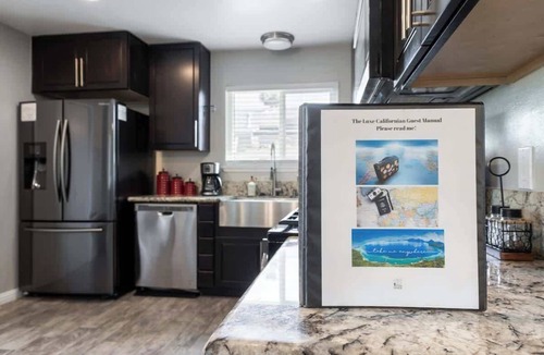 Visalia House | Visalia Luxe CA: 3BR w/Private Pool, BBQ, & Patio