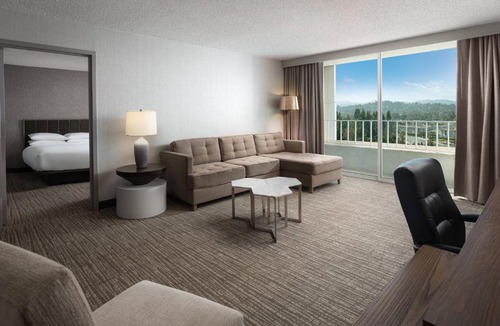 Warner Center Hotel | Warner Center Marriott Woodland Hills