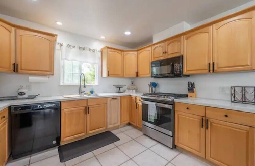 Elkhorn Apartment | Watch Sunsets of the Monterey Bay From a Hilltop Villa