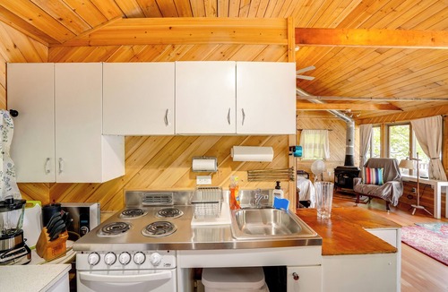Berkshire Apartment | Waterfront Berkshires Studio w/ Dock on Goose Pond