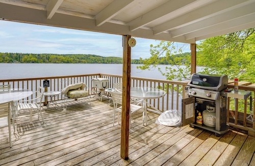 Berkshire Apartment | Waterfront Berkshires Studio w/ Dock on Goose Pond