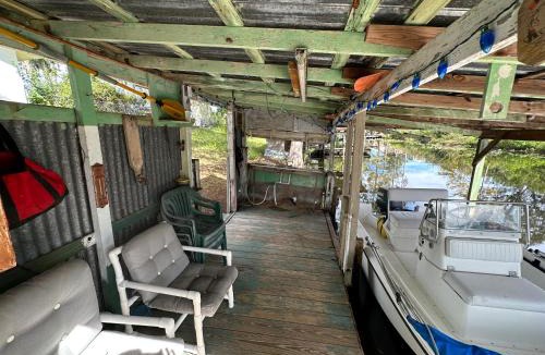 Satsuma House | Waterfront Canal in Satsuma Florida
