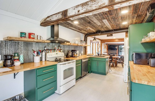 Duluth Cottage | Waterfront Duluth Cabin w/ Deck & River View!
