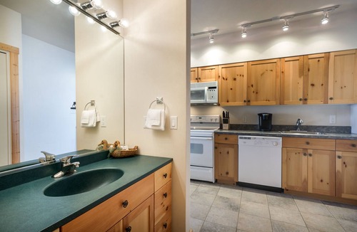 Polson Condo | Waterfront Studio on Flathead Lake