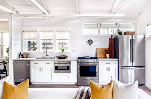 Venice House | Welcome to our a sun-soaked Venice Beach retreat where boardwalk energy meets backyard calm.