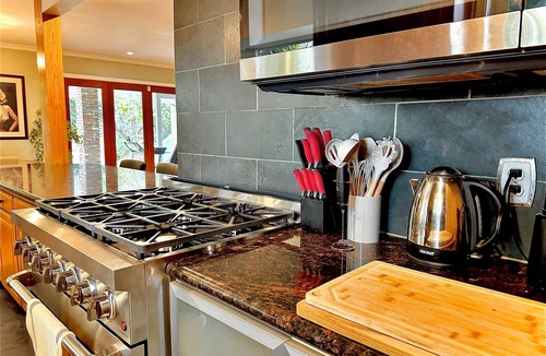 Mar Vista House | West LA ~ Beach Family Home & Large Private Backyard ~ 4-Bed 3-BR 2-BA