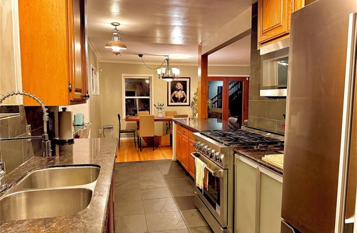 Mar Vista House | West LA ~ Beach Family Home & Large Private Backyard ~ 4-Bed 3-BR 2-BA