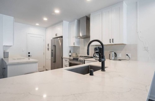 Sunland-Tujunga House | Wexford Hills Poolside Haven Backyard, BBQ